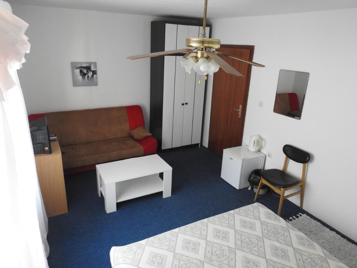 Wisteria Hotel Tivat Luaran gambar