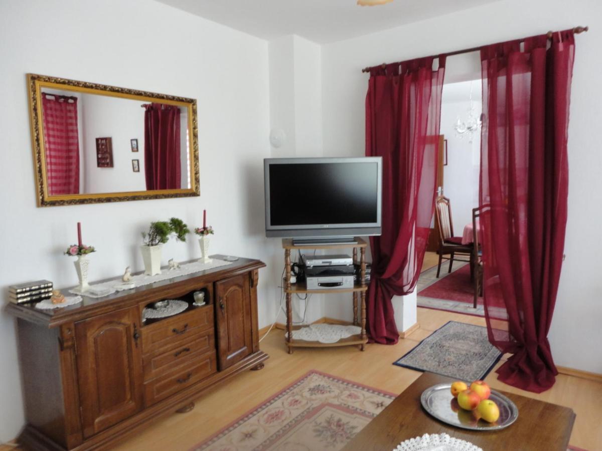 Wisteria Hotel Tivat Luaran gambar