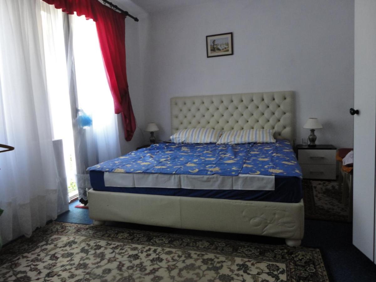 Wisteria Hotel Tivat Luaran gambar