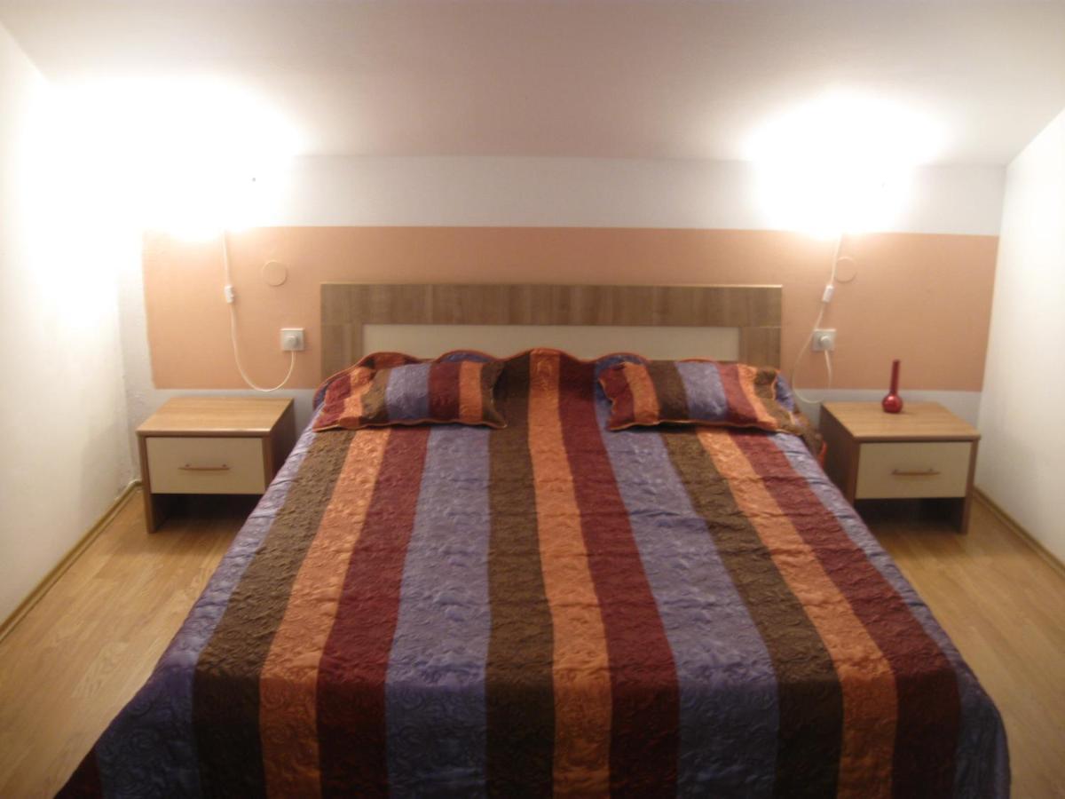 Wisteria Hotel Tivat Luaran gambar