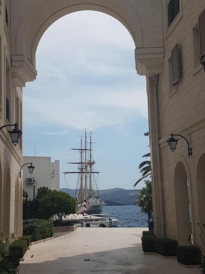 Wisteria Hotel Tivat Luaran gambar