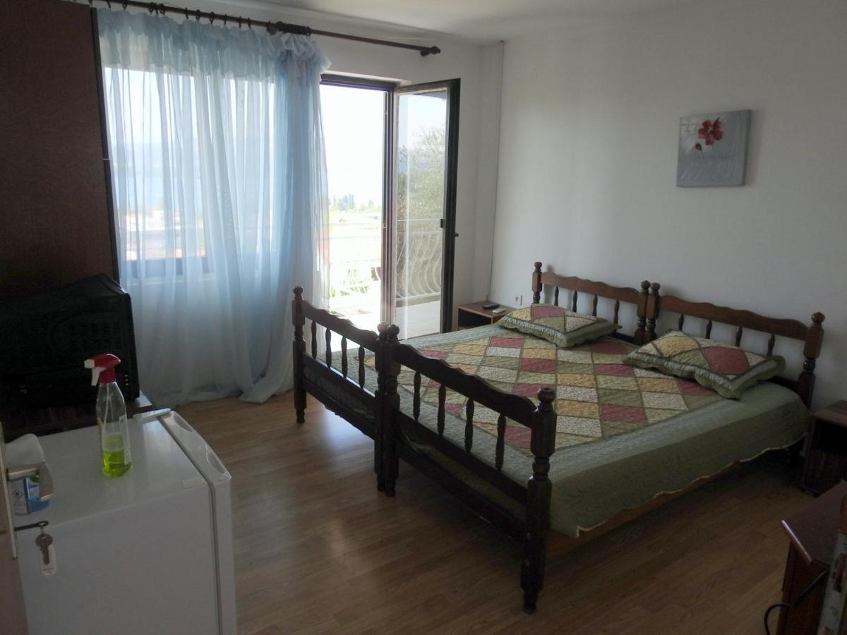 Wisteria Hotel Tivat Luaran gambar