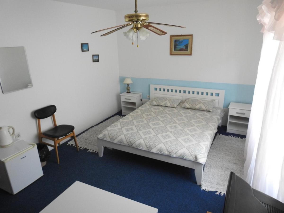 Wisteria Hotel Tivat Luaran gambar