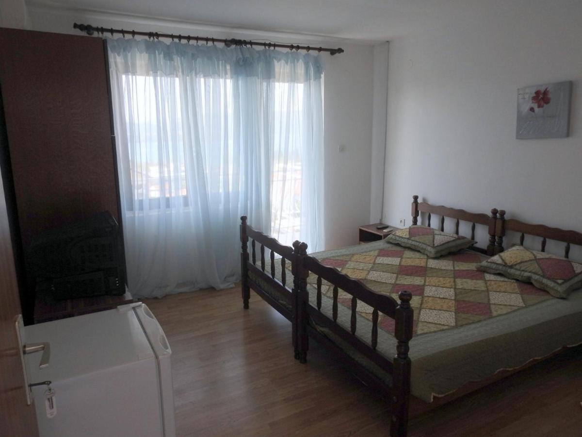 Wisteria Hotel Tivat Luaran gambar