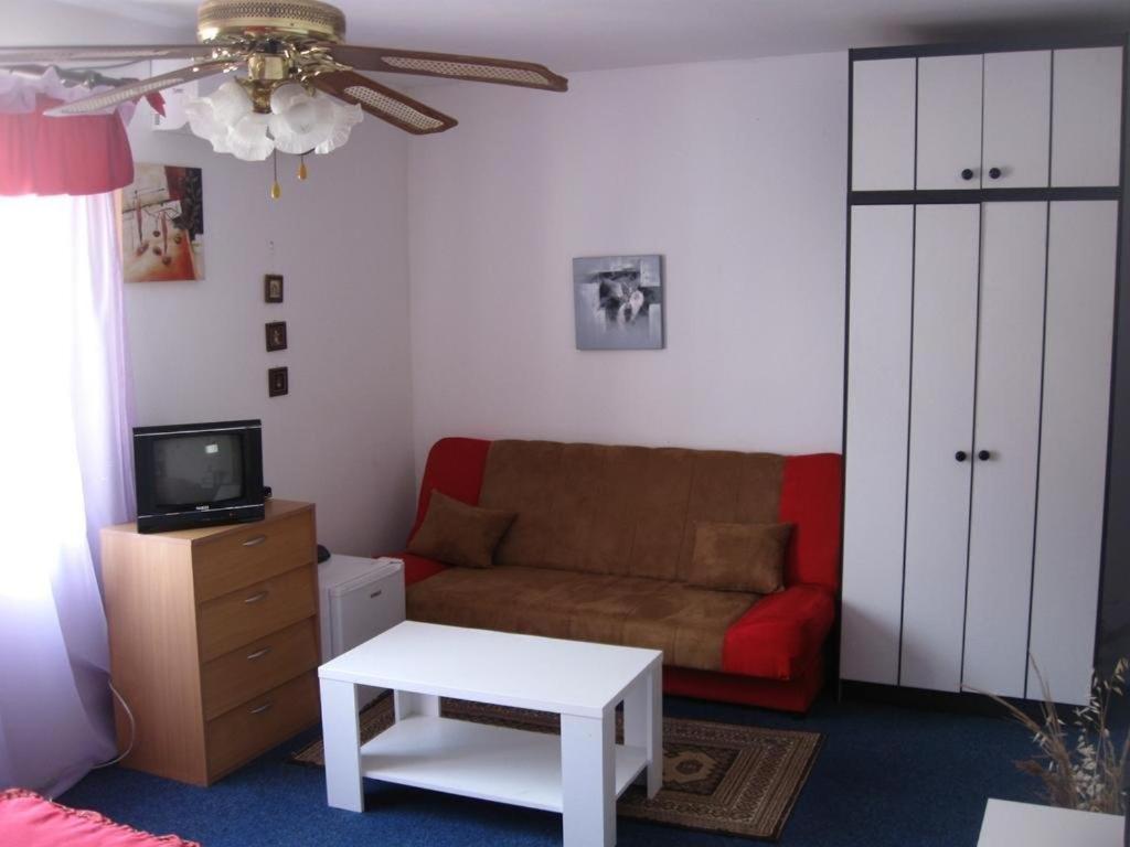 Wisteria Hotel Tivat Luaran gambar