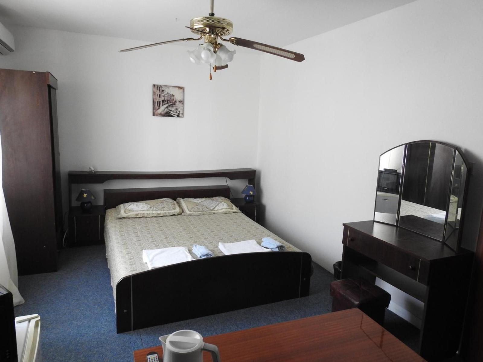 Wisteria Hotel Tivat Luaran gambar